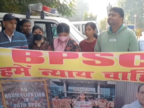 राहुल गांधी ने प्रदर्शनकारियों का वीडियो भी शेयर किया।