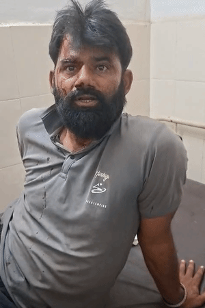 कंटेनर चालक शिवराम ने बताया कि हादसे में पैर और सिर में चोट आई है।