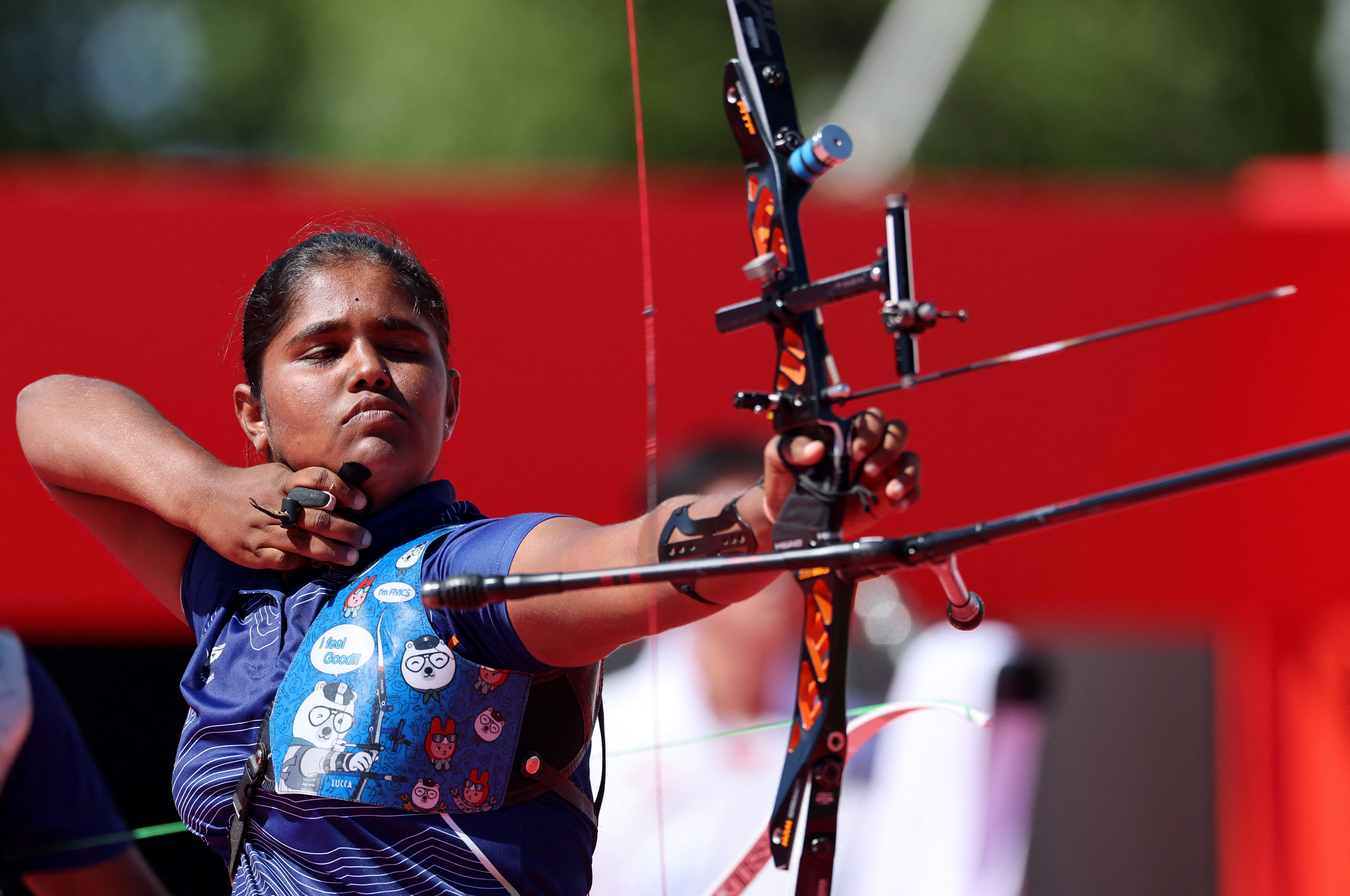 महिलाओं के रिकर्व इंडिविजुअल्स इवेंट के फाइनल में निशाना लगाती कुमकुम।