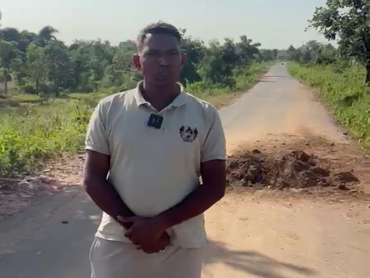वनकर्मी सुरेश ने हमें घटनास्थल पर लेकर गए और बताया कि माफियाओं ने कैसे इसे अंजाम दिया।