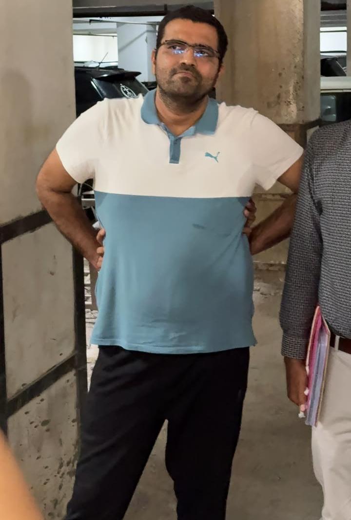 उदयपुर कोर्ट में पेशी के दौरान एसओजी ASP मुकेश सोनी।
