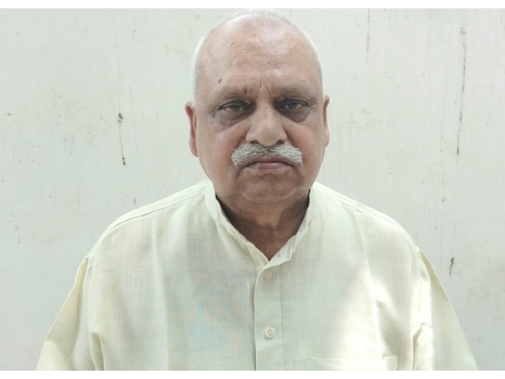 शिक्षक नेता राजेश मिश्रा का कहना है कि सपा ने डॉ. संजयन को प्रत्याशी बनाकर मास्टर स्ट्रोक खेला है।