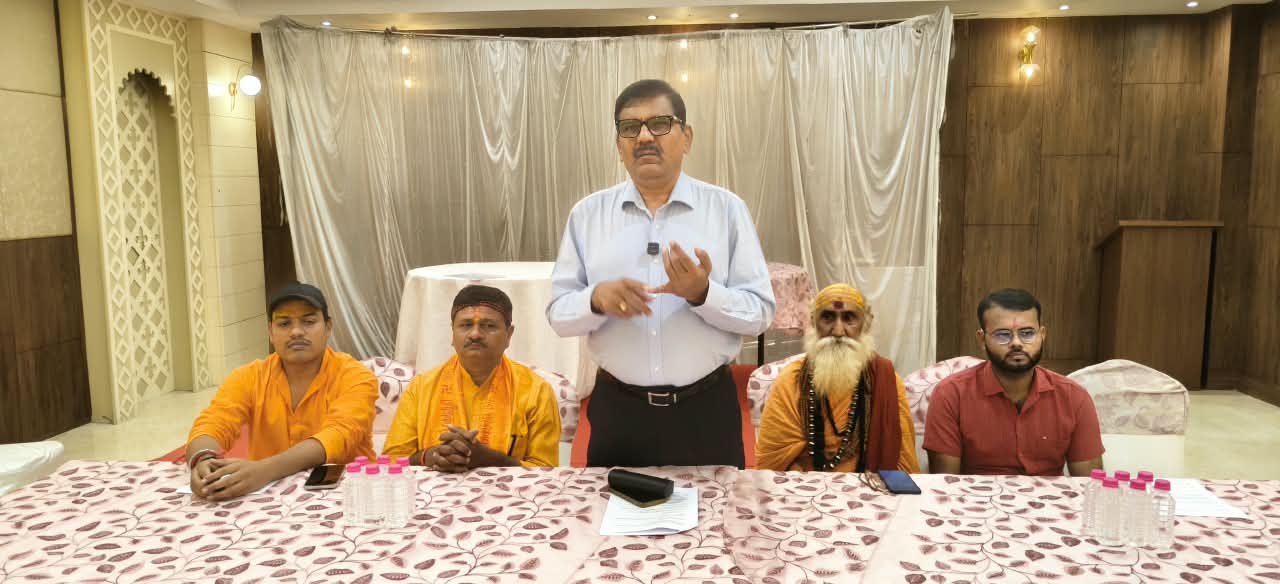वाराणसी में एम. नागेश्वर राव ने अपनी राजनीतिक पार्टी का ऐलान किया।