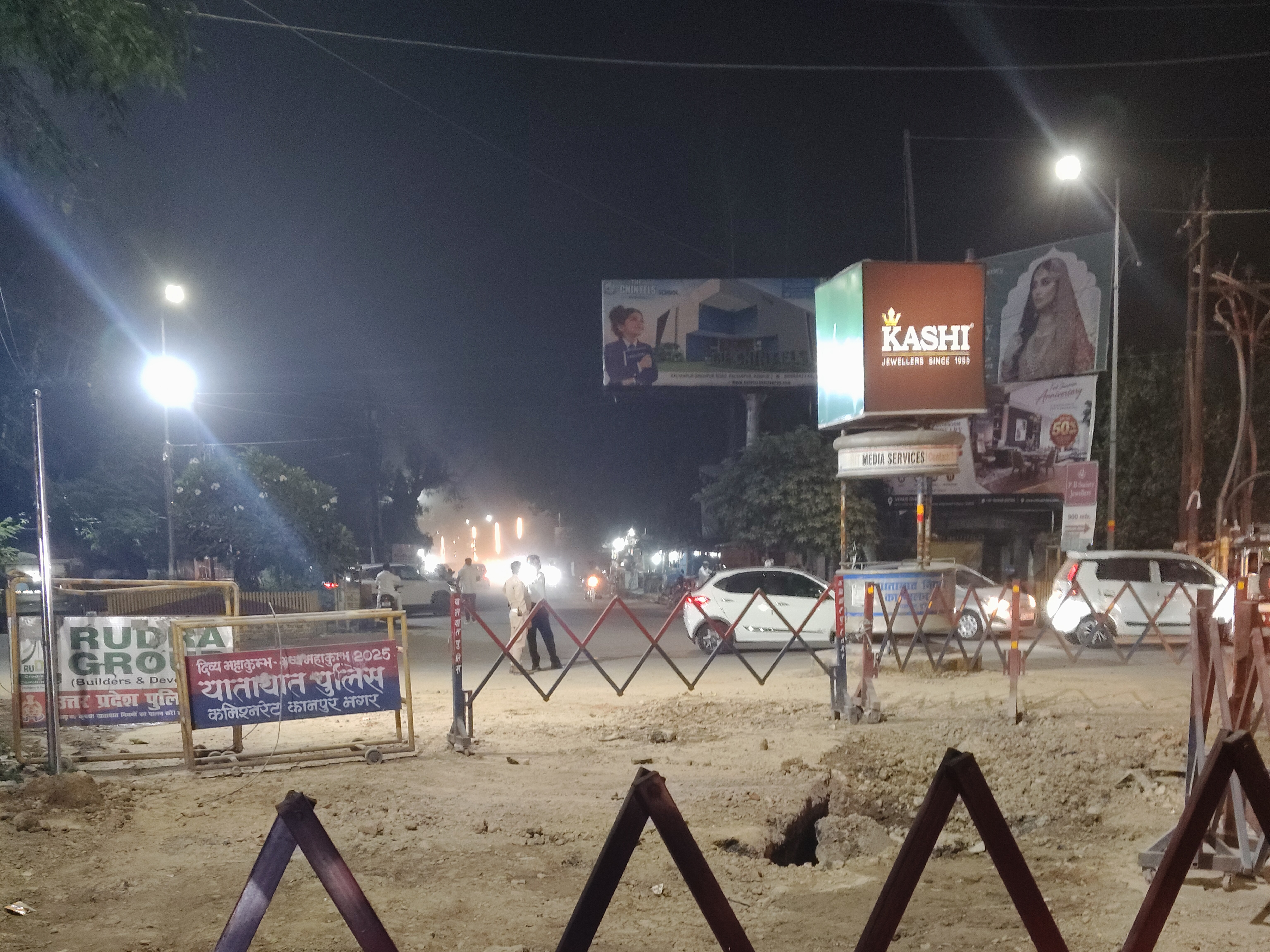 Kanpur Panchakki Chauraha Road Caved In | Accident Risk For Commuters