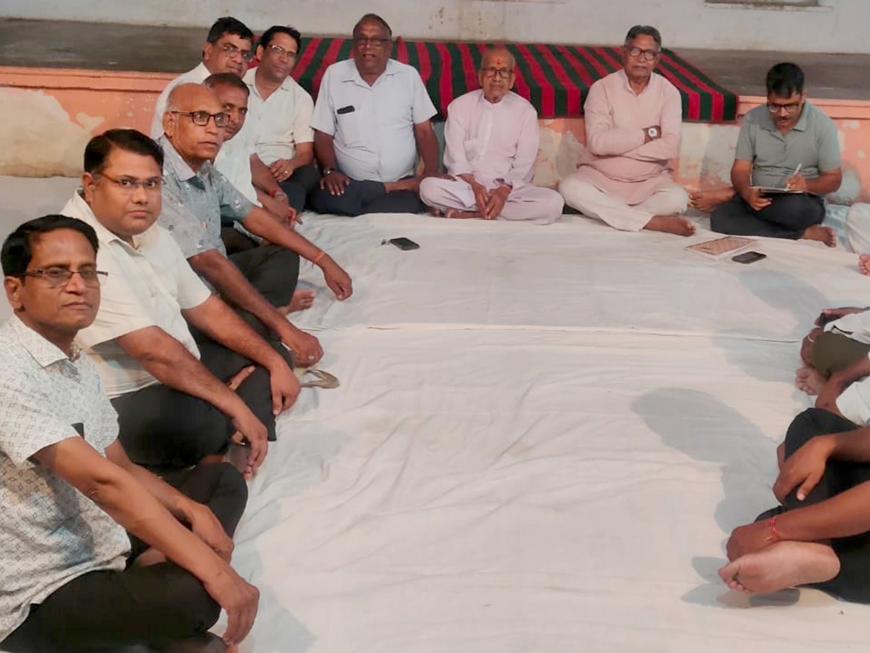 निवाई में महाराजा अग्रसेन जयंती की तैयारियों को लेकर समाज की बैठक हुई।