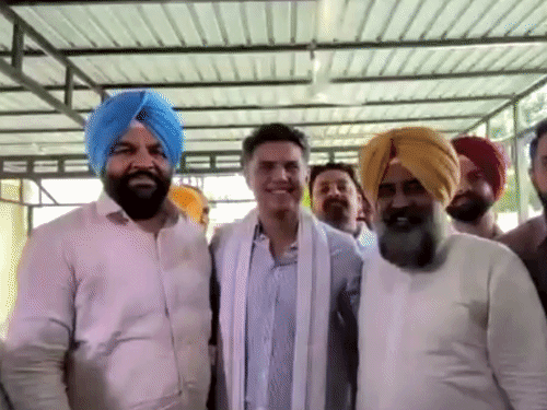 दिल्ली में सचिन पायलट से मुलाकात करने पहुंचे पंजाब के कांग्रेस नेता।