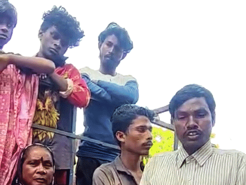 ग्रामीणों ने धर्मांतरित महिला के अंतिम संस्कार का विरोध करते हुए हंगामा किया।