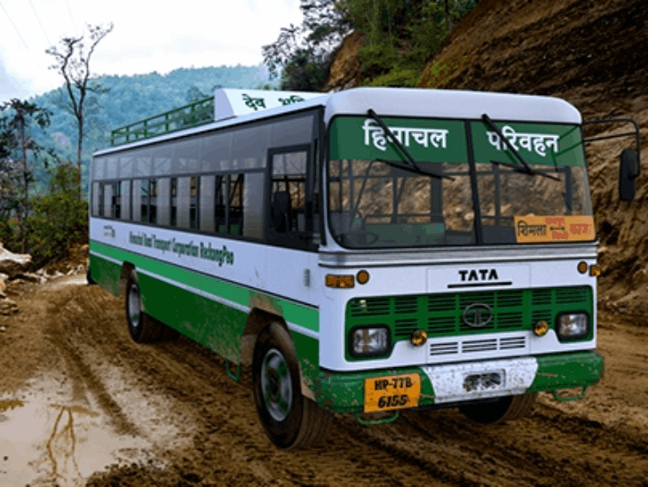 हिमाचल पथ परिवहन निगम की बसें।