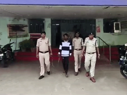 हमले के बाद पुलिस ने आरोपी को गिरफ्तार कर लिया।