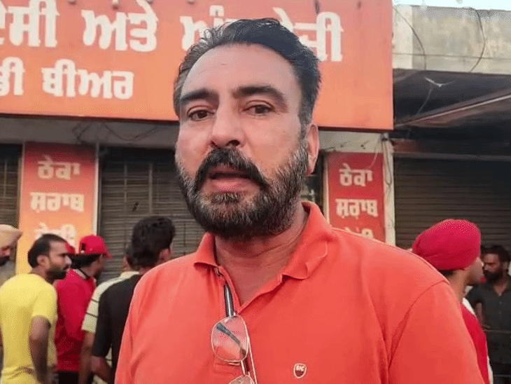 मामले की जानकारी देते पूर्व सरपंच के भतीजे हैप्पी सिंह