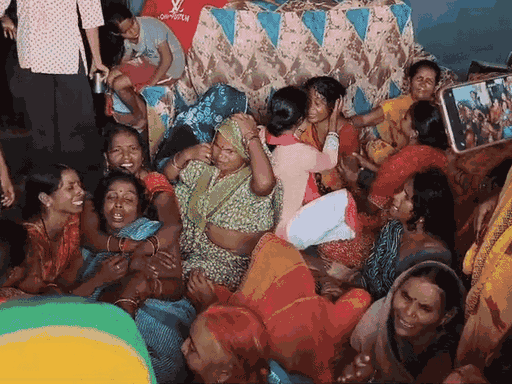सूबेदार सत्यवान के घर चार मौतों की सूचना पहुंचते ही कोहराम मच गया।