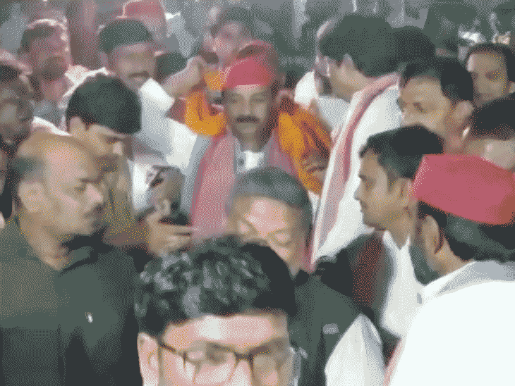 बोले- जो हुआ, वो गलत...पूरी पार्टी उनके साथ खड़ी; 2027 में बनाएंगे सरकार|गोरखपुर,Gorakhpur - Dainik Bhaskar