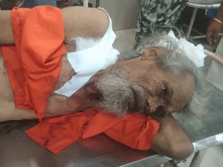 बाबा ने बताया कि उपचार करने के लिए जमीन बेचने का बयाना लिया था।
