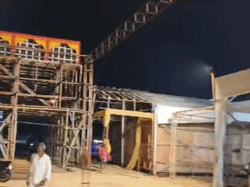 रामलीला के लिए तैयार किया जा रहा पंडाल।