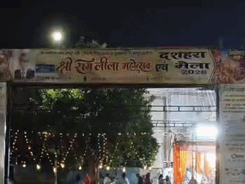 रोहतक के पुराना आईटीआई मैदान में रामलीला की तैयारियां। - Dainik Bhaskar