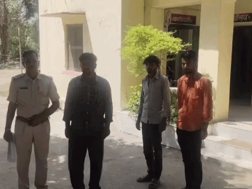 तीन आरोपियों को किया गिरफ्तार।