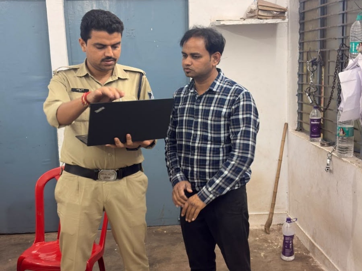 महिलाओं के आपत्तिजनक VIDEO बनाने वाले आरोपी पर पहली FIR: साध्वी बोलीं- रास्ता रोककर हाथ पकड़ा, दोस्ती के लिए कहा; विरोध पर जान से मारने की धमकी – Gwalior News महिलाओं के आपत्तिजनक VIDEO बनाने वाले आरोपी पर पहली FIR: साध्वी बोलीं- रास्ता रोककर हाथ पकड़ा, दोस्ती के लिए कहा; विरोध पर जान से मारने की धमकी – Gwalior News