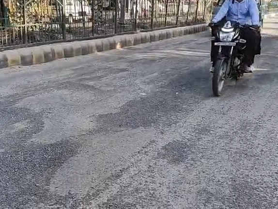 पाइप लाइन बिछाने के लिए खोदी गई गांवों की सड़कों और गलियों को अब दुरुस्त किया जाएगा।