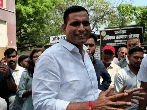 देवेंद्र यादव ने कोर्ट के बाहर मीडिया से चर्चा की।