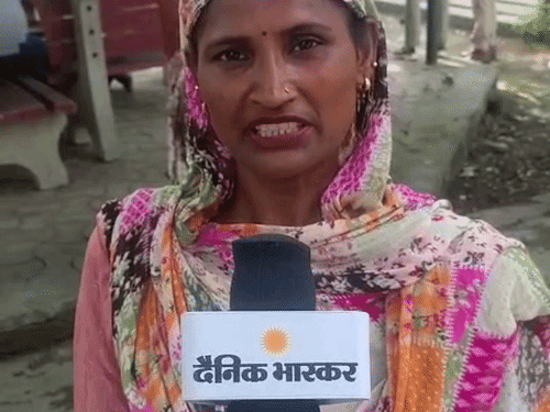 6 किल्ले जमीन होने का दावा करतीं रतौड़ निवासी ममता देवी।