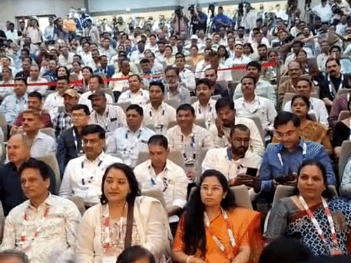 कार्यक्रम में शामिल कृषि विभाग के कर्मचारी।