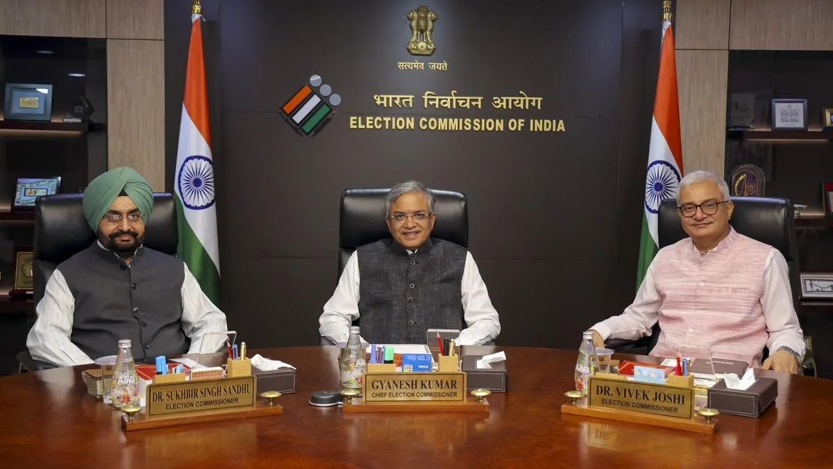 इलेक्शन कमिश्नर डॉ. सुखबीर संधू, चीफ इलेक्शन कमिश्नर ज्ञानेश कुमार और इलेक्शन कमिश्नर डॉ. विवेक जोशी।