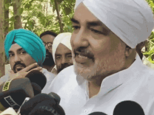 जगदीश भोला मीडिया से बात करते हुए। फाइल फोटो