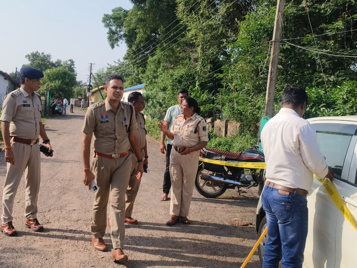 घटना की सूचना मिलते ही मौके पर पहुंची पुलिस।