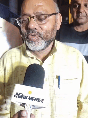 बीजेपी नेता प्रमोद अग्रहरि ने बताया गोपीकृष्ण पांडेय प्रधानमंत्री के संघर्ष के दिनों से साथ हैं।