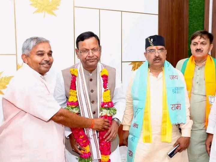 यूपी भाजपा के प्रदेश अध्यक्ष पंकज चौधरी के साथ ओबीसी मोर्चा के प्रदेश अध्यक्ष प्रकाश पाल।