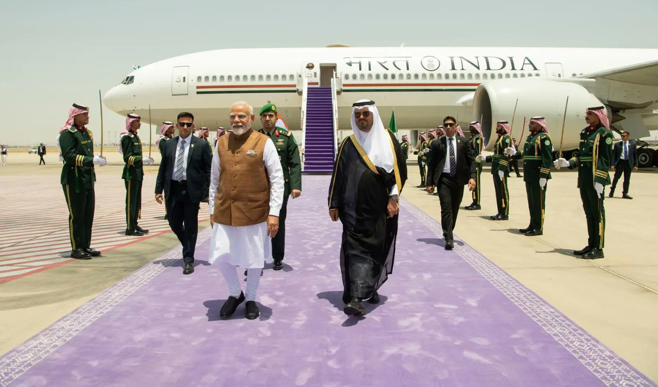 22 अप्रैल 2025 को पहलगाम हमला हुआ, तब पीएम मोदी सऊदी दौरे पर थे। उन्होंने क्राउन प्रिंस मुहम्मद बिन सलमान से मीटिंग की और एक दिन में ही भारत लौट आए थे।