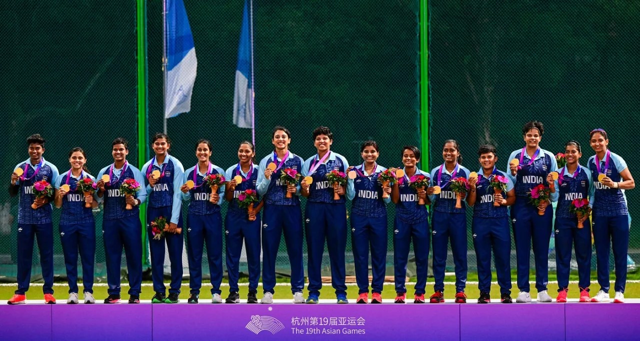 भारतीय विमेंस टीम की यह फोटो 2022 एशियन गेम्स की है।