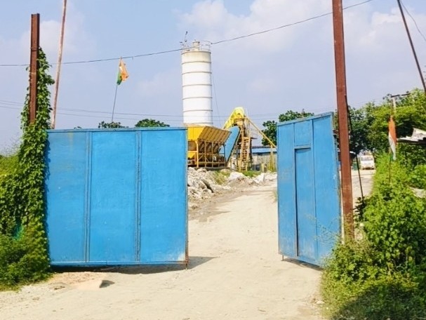 Belwan Railway Pillar Plant Controversy | Health Hazard Protest