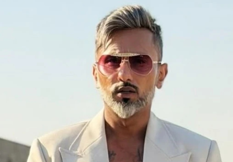 हनी सिंह ने दिल्ली हाईकोर्ट में हलफनामा दाखिल कर कहा है कि उन्होंने 2006 का विवादित गाना ‘वॉल्यूम 1’ नहीं गाया था।