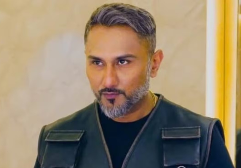 हनी सिंह की टिप्पणी पर सोशल मीडिया यूजर्स ने आपत्ति जताई थी। इसके बाद साइबर पुलिस में शिकायत की गई और केस दर्ज हुआ।