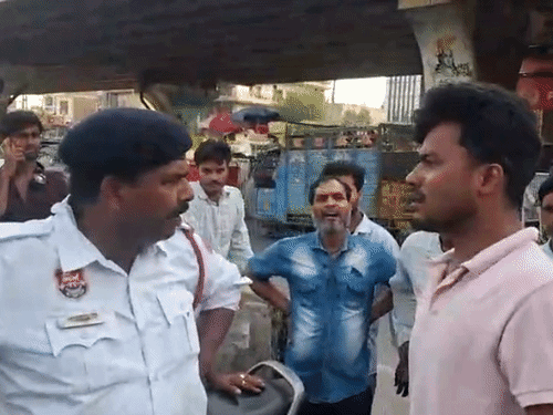 Scene 1: In Panipat, ASI Pawan was checking vehicles when Aslam arrived there on a motorcycle. When he stopped Aslam, an argument broke out between the two.