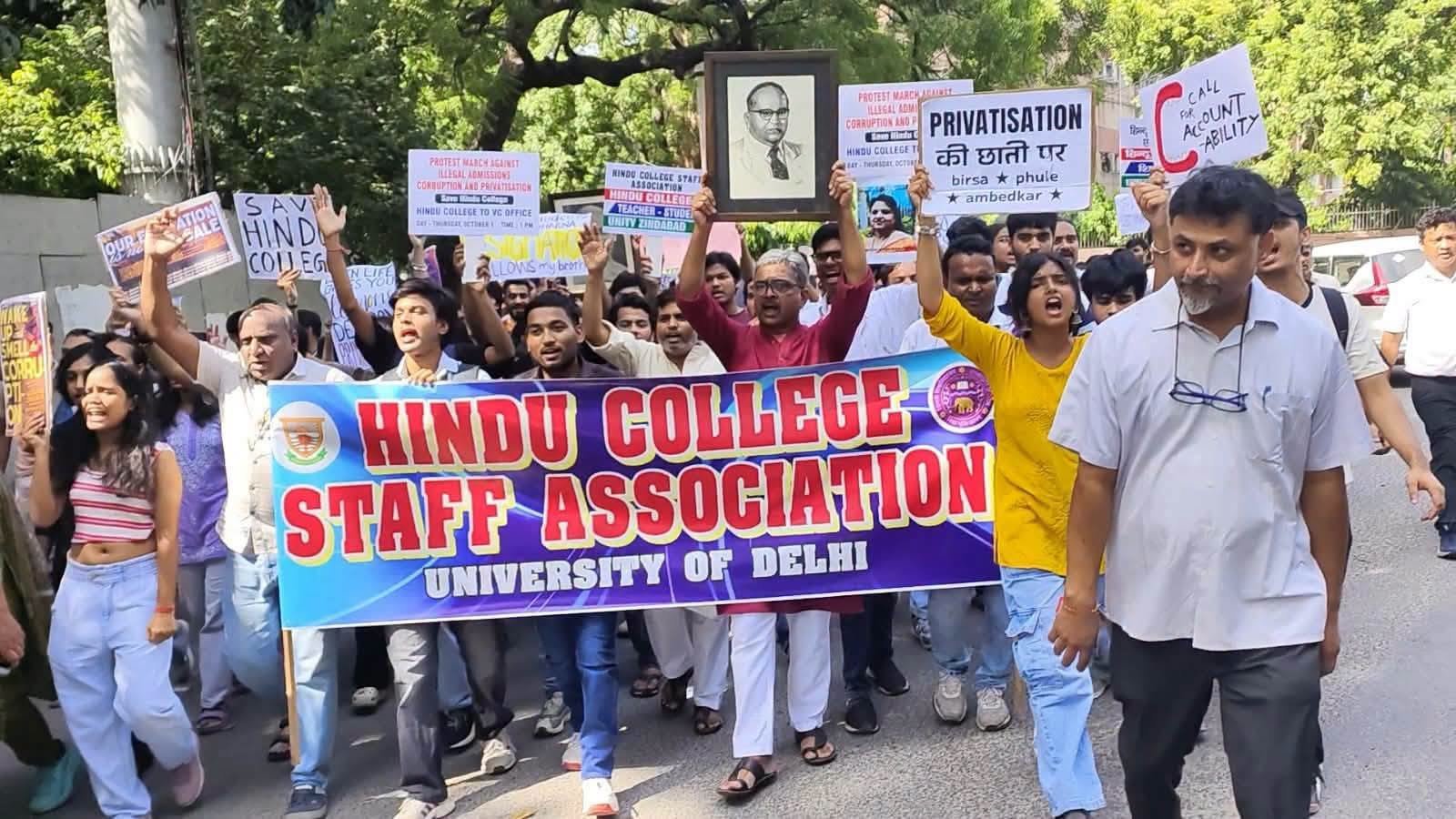 हिंदू कॉलेज स्टाफ एसोसिएशन (HCSA) ने 14 सितंबर को धरना शुरू किया था।