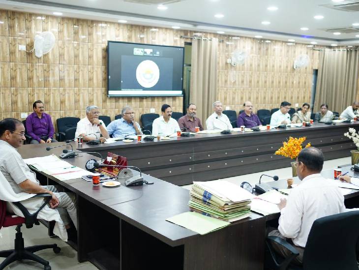 परीक्षा समिति ने सभी प्रायोगिक परीक्षाओं को लेकर भी समय-सीमा निर्धारित की है।