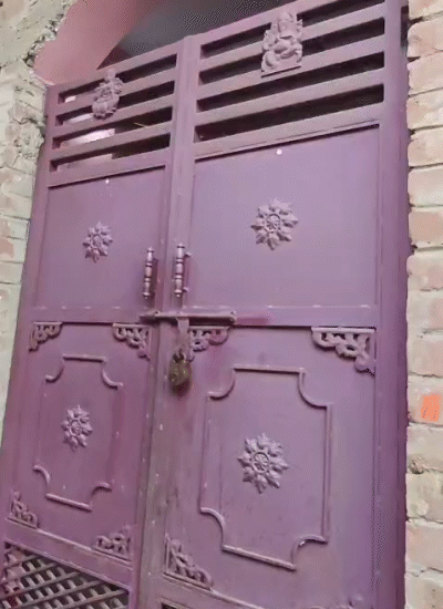 दैनिक भास्कर की टीम जब रितेश के गांव पहुंची, तो उसके घर पर ताला लटका था।