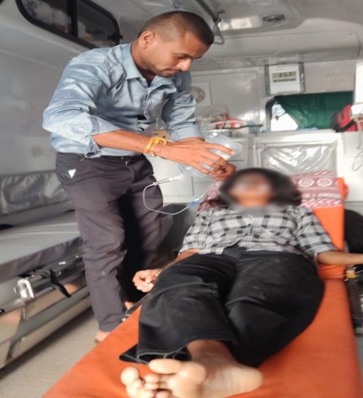 बालोद जिला अस्पताल में इलाज के बाद बेहतर इलाज के लिए छात्रा को रायपुर रेफर किया गया।