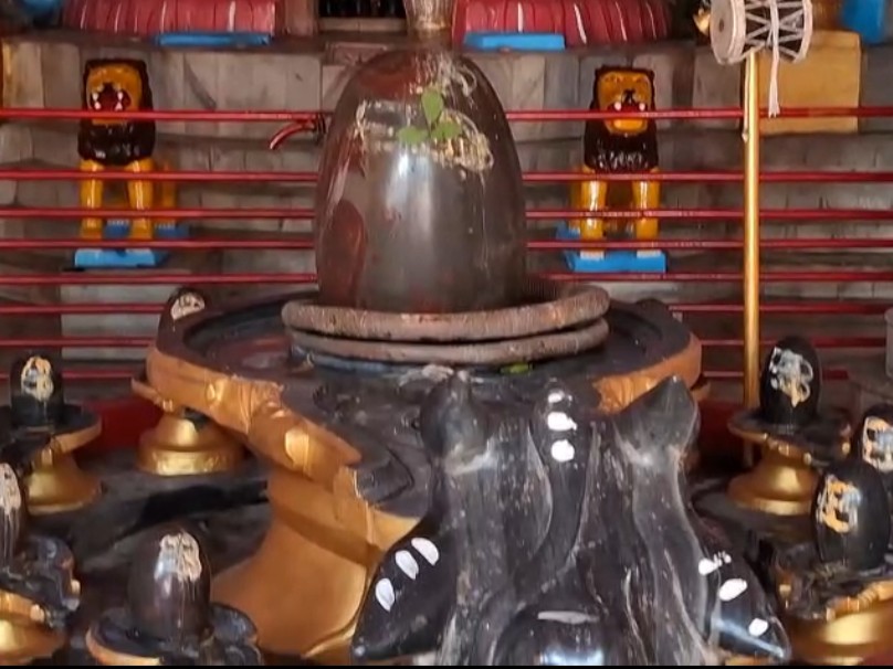 यहां शिव और शक्ति की एक साथ पूजा होती है।