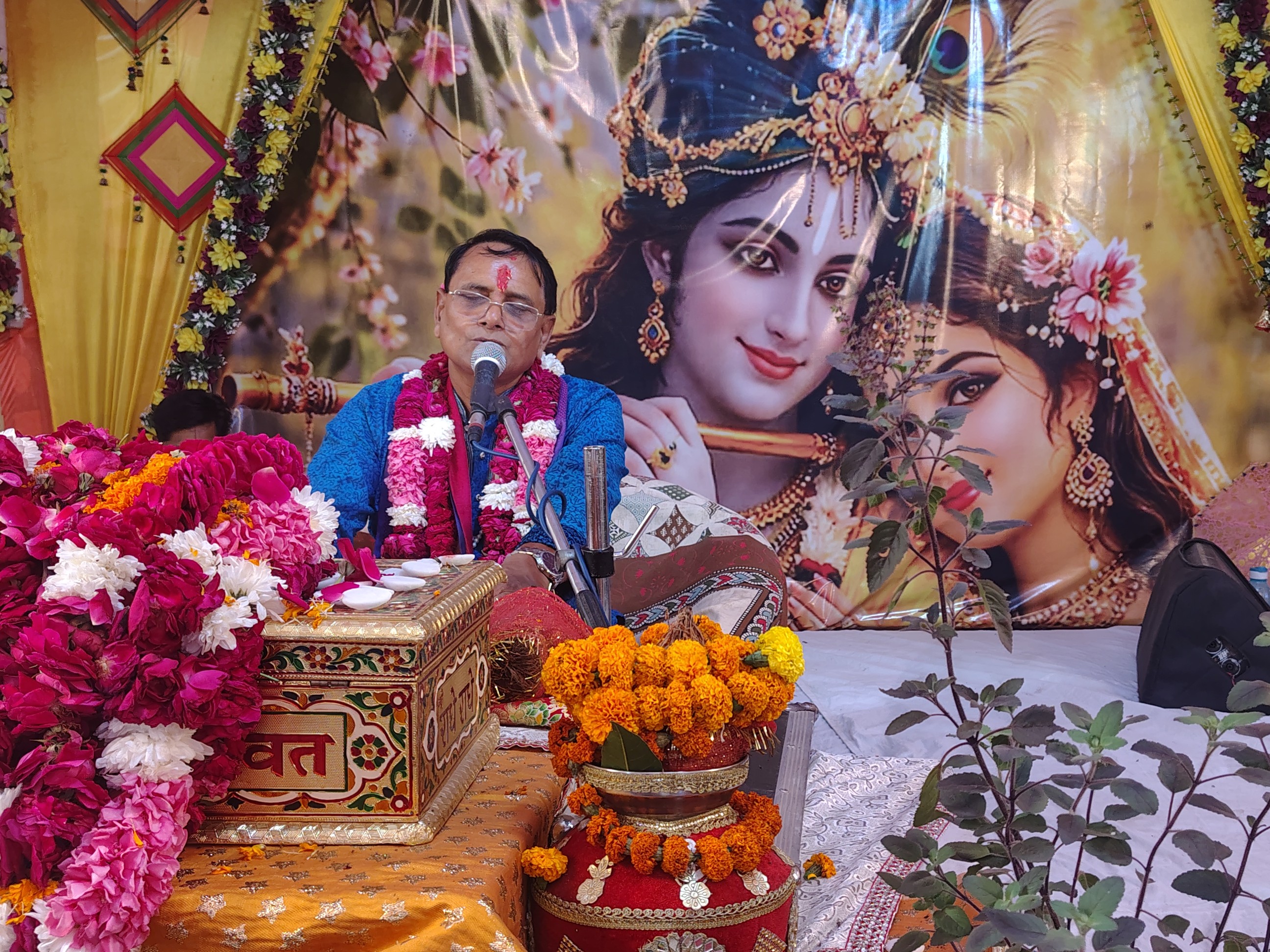 मेरठ के चंद्रलोक में श्रीमद्भागवत कथा के दौरान श्रीकृष्ण-रुक्मिणी विवाह प्रसंग का हुआ भावपूर्ण मंचन