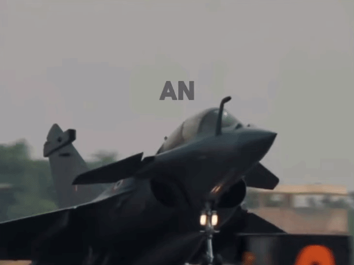राफेल के कॉकपिट से जोधपुर के आसमान का नजारा।