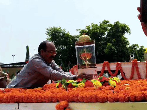 बिलासपुर में डिप्टी CM साव और मनेंद्रगढ़ में मंत्री जायसवाल ने मशाल जलाई।