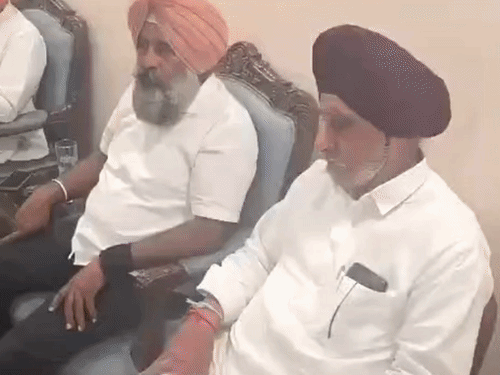 दिल्ली में परगट सिंह से मिलने पहुंची पंजाब कांग्रेस की लीडरशिप। - Dainik Bhaskar