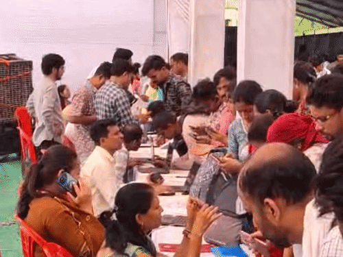 36 एम्पलॉय और प्लेसमेंट संस्थाओं के जरिए 8,720 खाली पदों पर भर्ती की जा रही है।