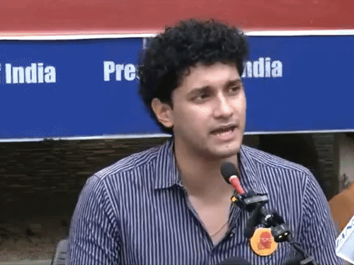 তেলাপোকা জনতা পার্টি বলেছে, “জ্ঞানেশ কুমার একজন বিশ্বাসঘাতক: এমন লোক ক্ষমতায় থাকলে ব্যবস্থা ঠিকমতো কাজ করবে না; শুধু তার পদত্যাগই নয়, তার সিদ্ধান্তগুলোও তদন্ত করা উচিত।”