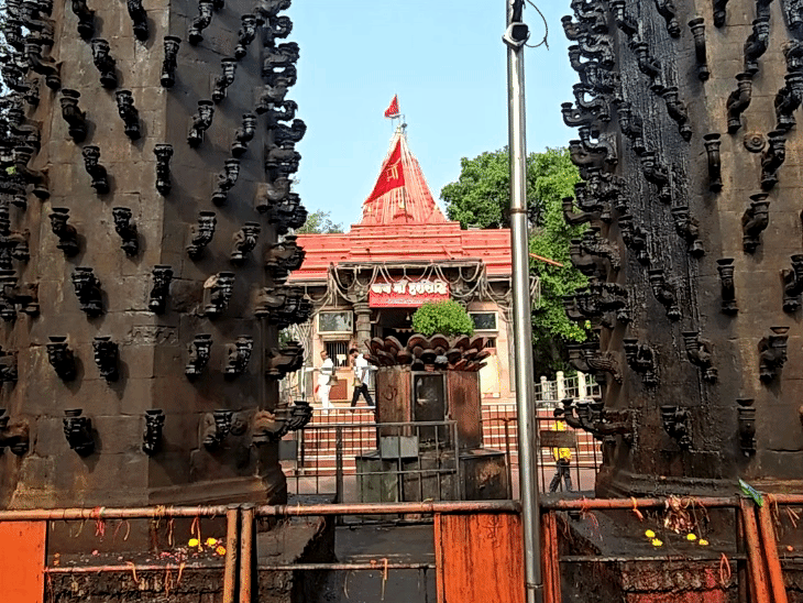 उज्जैन का हरिसिद्धि मंदिर जहां नवरात्र की तैयारी शुरू हो चुकी है।