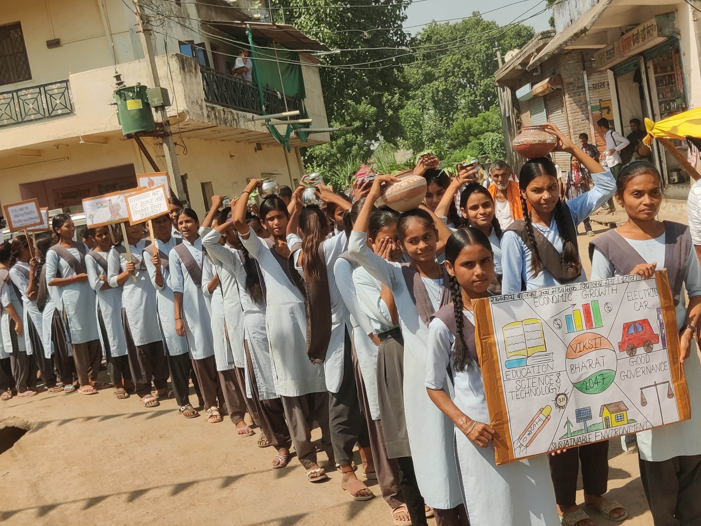 छात्राओं और महिलाओं ने दिया विकसित भारत का संदेश, सामूहिक प्रयास का आह्लान|इटावा (कोटा),itawa - Dainik Bhaskar