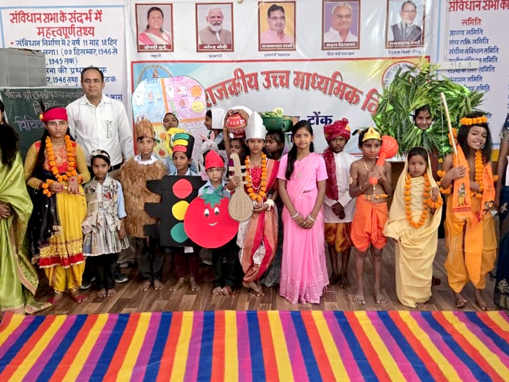 निवाई के पीएम श्री स्कूल में विचित्र वेशभूषा प्रतियोगिता हुई।
